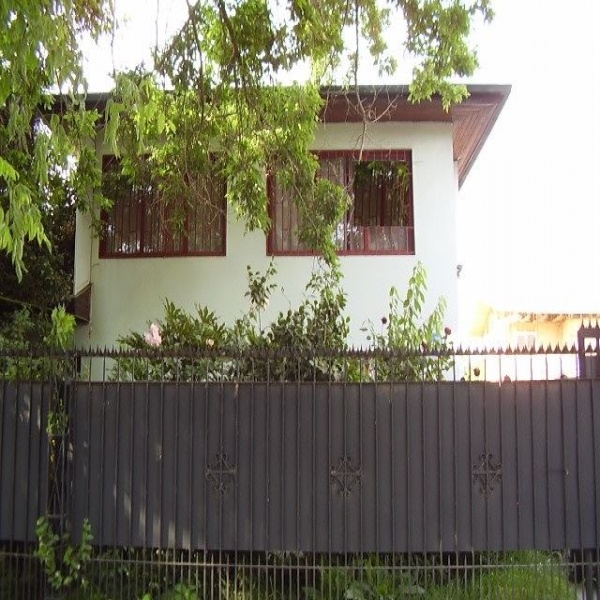Vende - Amplia Casa de 2 pisos en Macul
